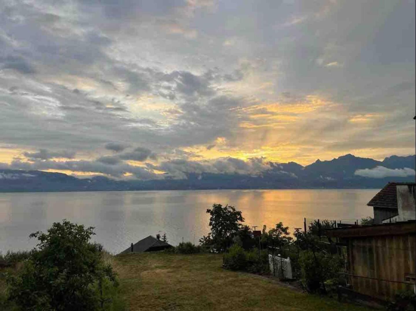 Chez Malou & Hugo Vue Lac Proche Suisse & Stations ! Сент-Джінголф Екстер'єр фото